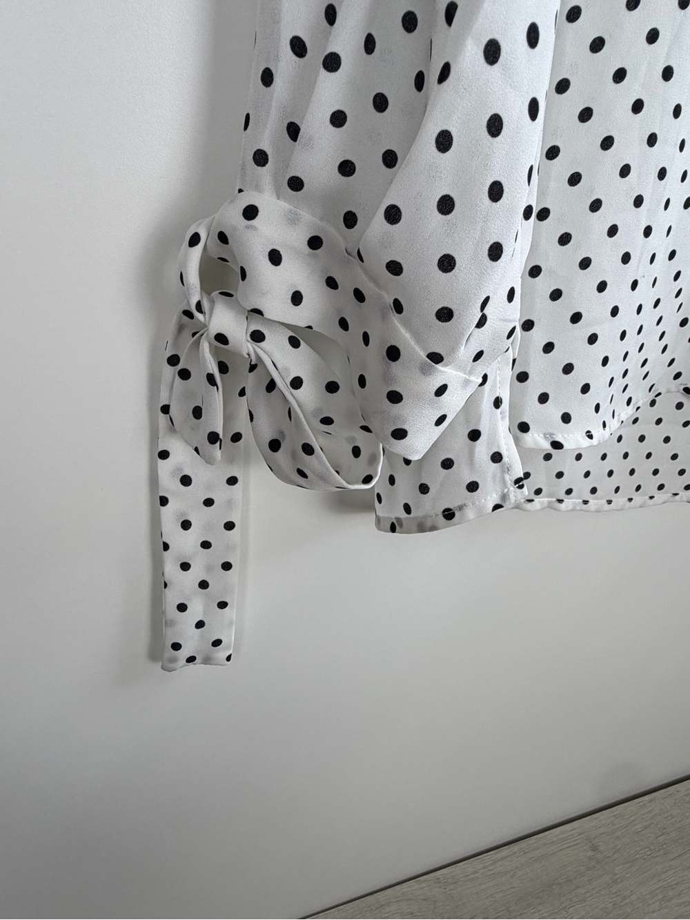 CeCe Polka Dot Tie Sleeve Blouse Top XS NWT - Picture 5 of 9